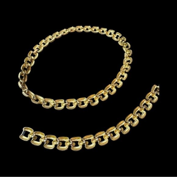 ✨Elegant Vintage Monet Gold Chain Necklace and Bracelet Set - Picture 3 of 5